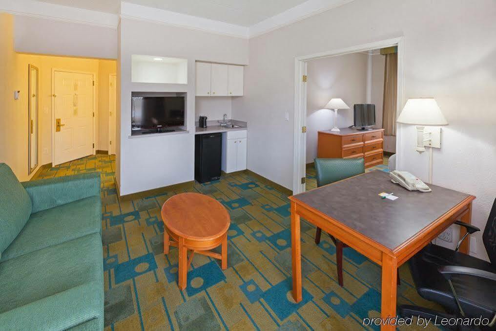 Hotel La Quinta By Wyndham Shreveport Airport Exterior foto